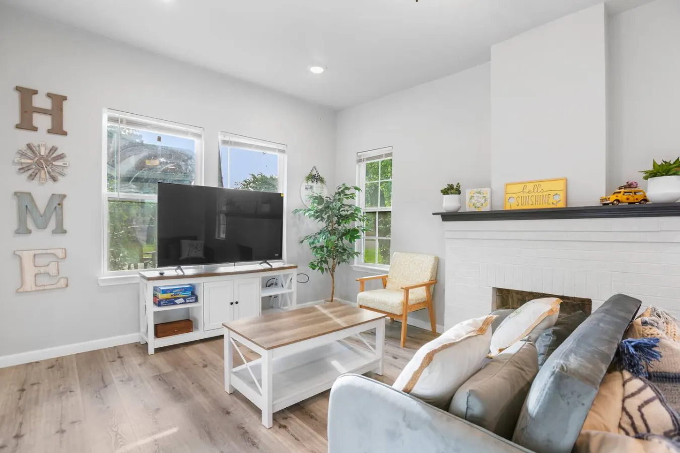 3 Mins to Everything Waco: House and Casita
