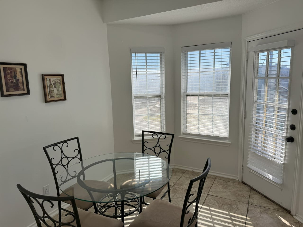 Cozy Condo in Baylor Bubble