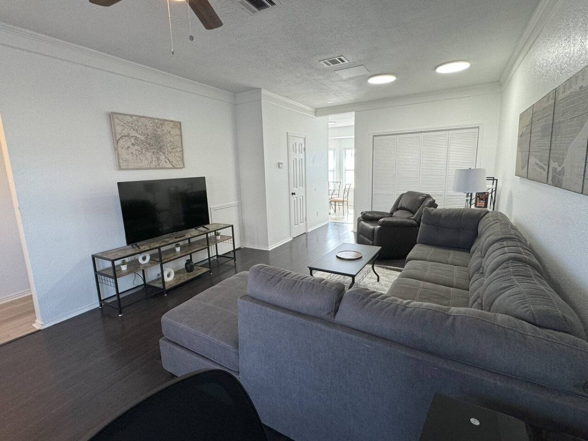 Cozy Condo in Baylor Bubble