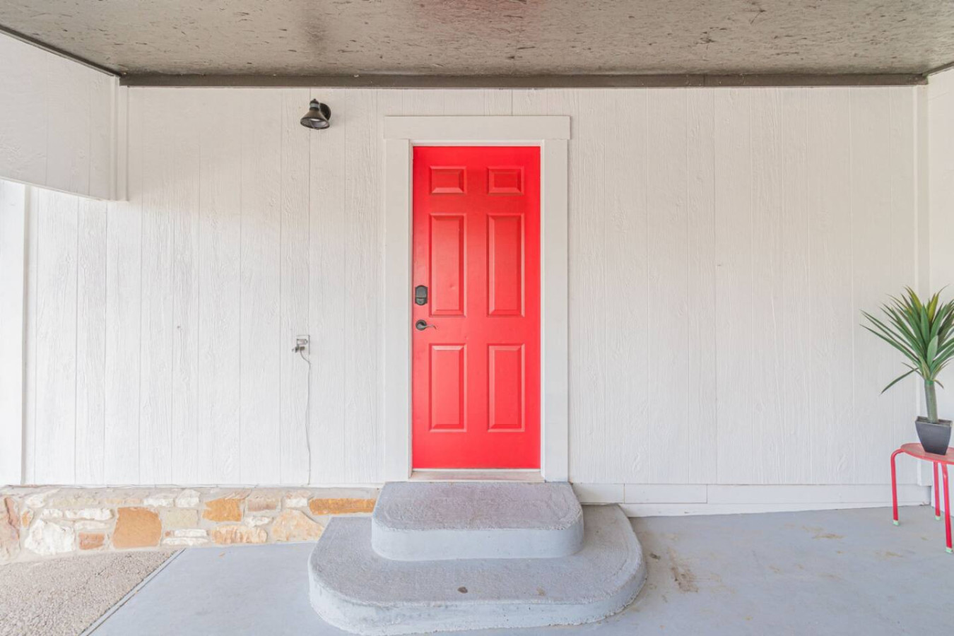 Rojo Puerta 302 in Wimberley